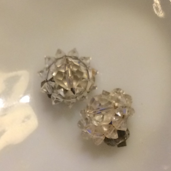 Gorgeous 1950s Vintage Earrings - Picture 3 of 6